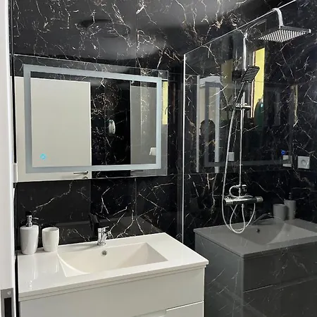 Golden Prague 78 Апартаменты Вестец